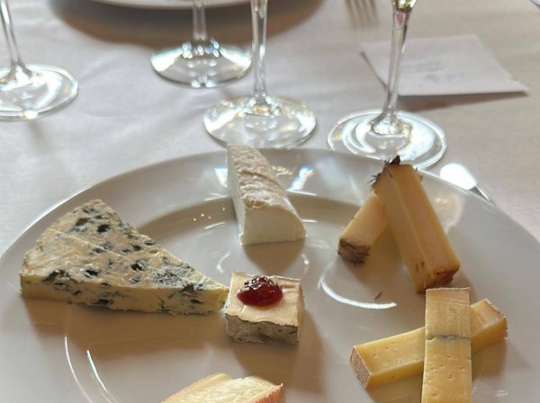 Voyage gourmand, accords fromages et charcuteries